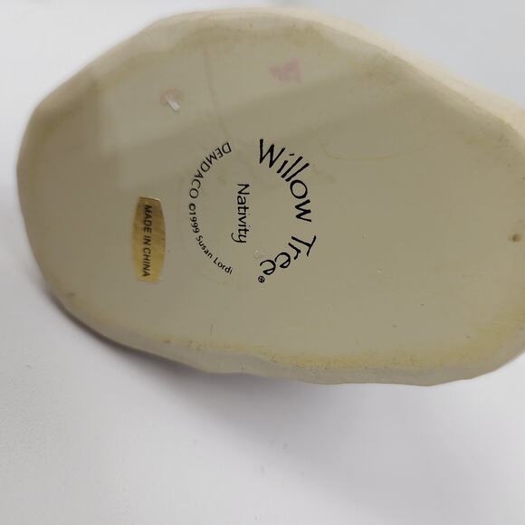 Willow Tree Nativity Replacement Mary Kneeling - Picture 6 of 7